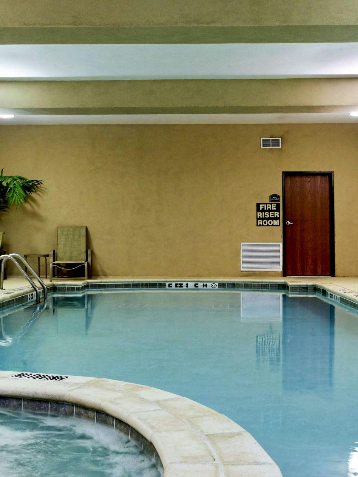 Hotel Holiday Inn Express Hotel & Suites Burleson photo 5