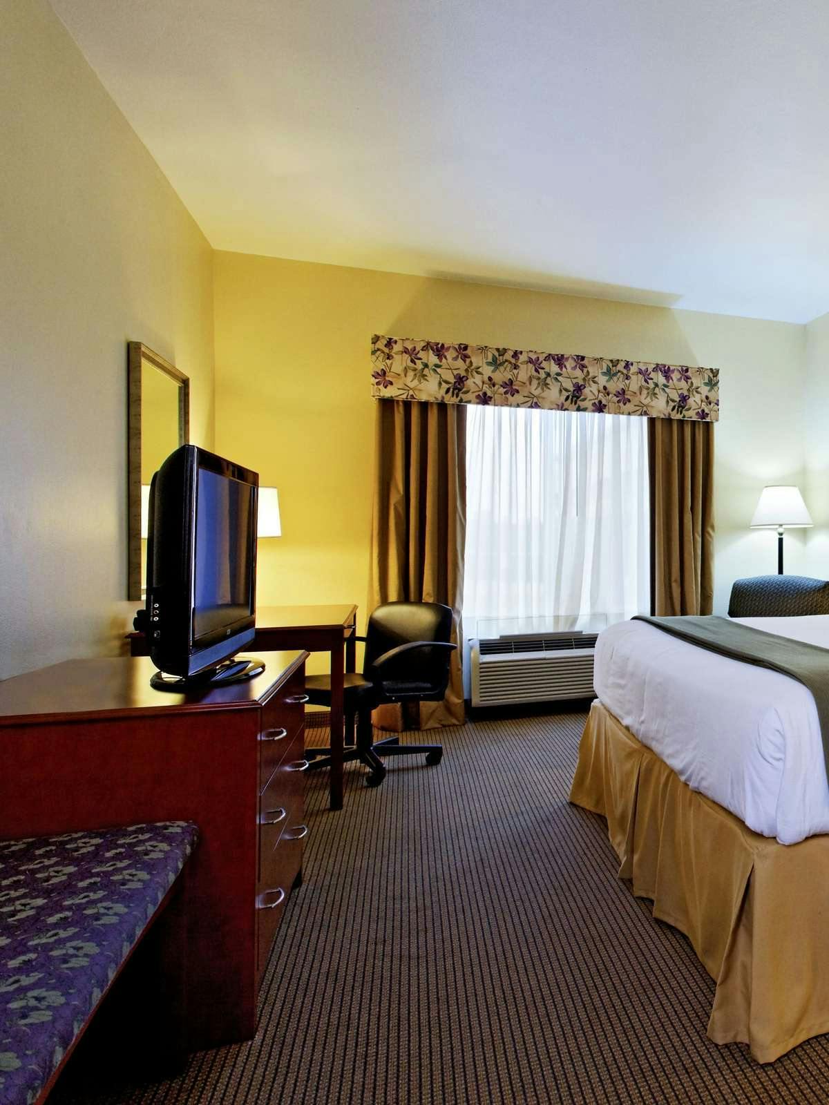 Hotel Holiday Inn Express Hotel & Suites Burleson photo 2