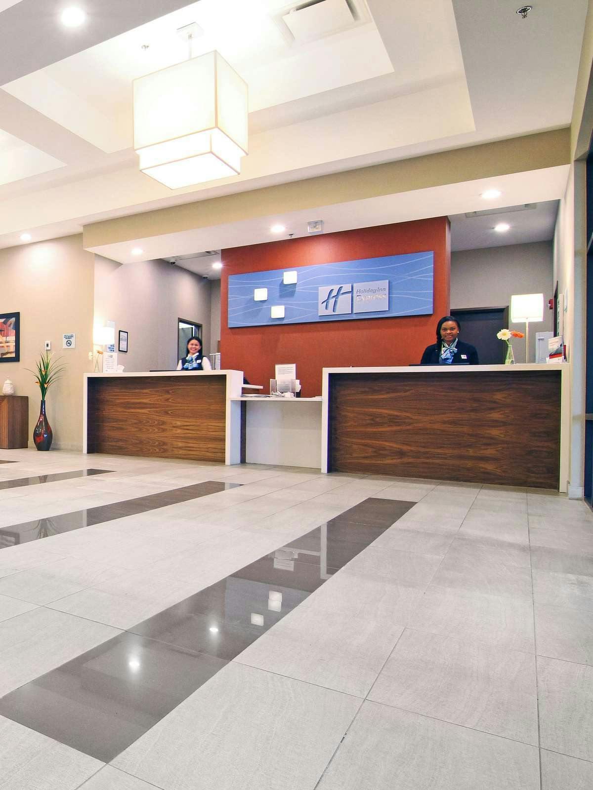 Hotel Holiday Inn Express Hotel & Suites Calgary Nw University Area photo 4