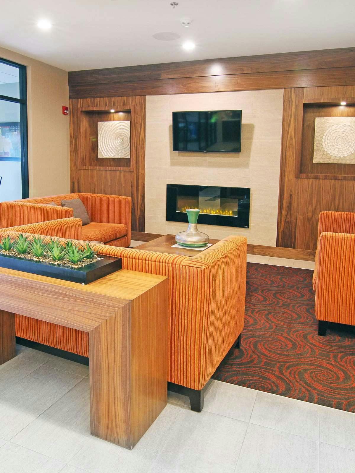 Hotel Holiday Inn Express Hotel & Suites Calgary Nw University Area photo 3