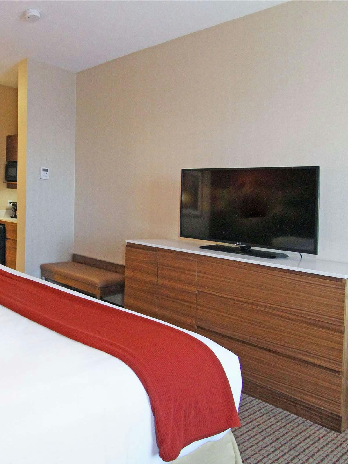 Hotel Holiday Inn Express Hotel & Suites Calgary Nw University Area photo 2