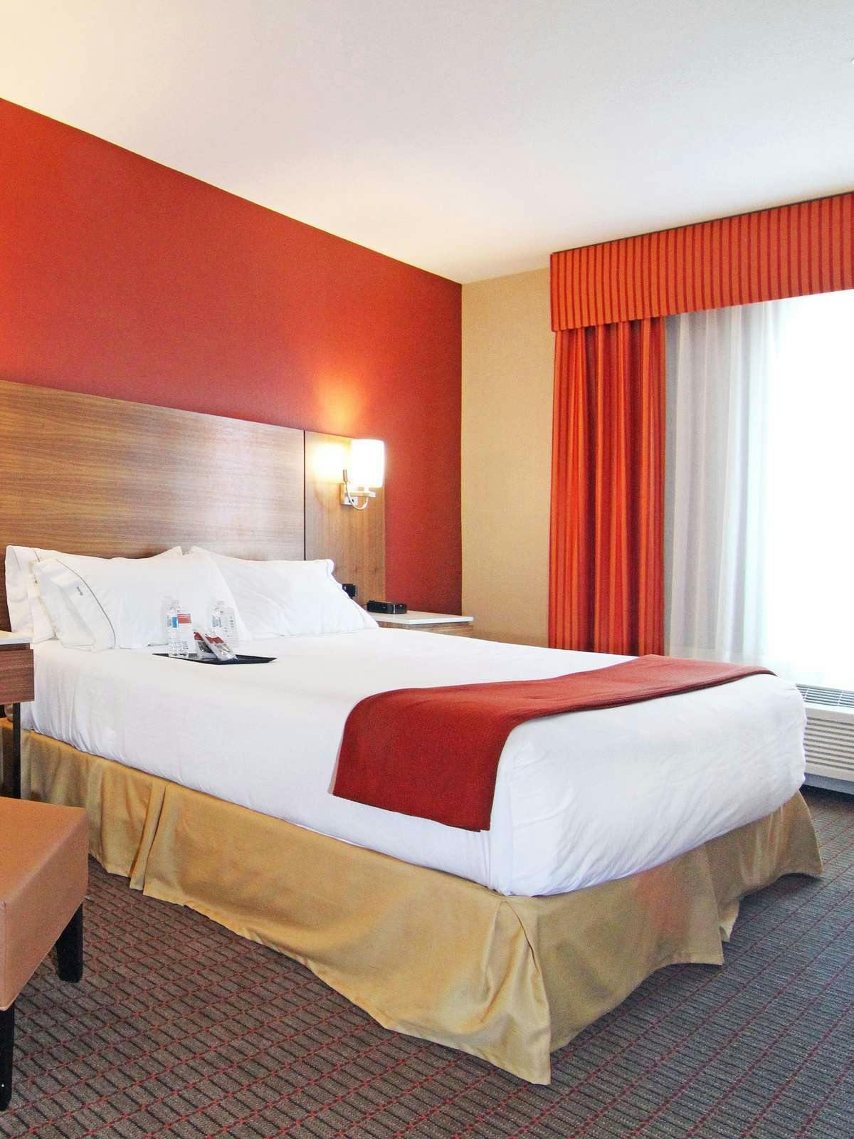 Hotel Holiday Inn Express Hotel & Suites Calgary Nw University Area photo 1