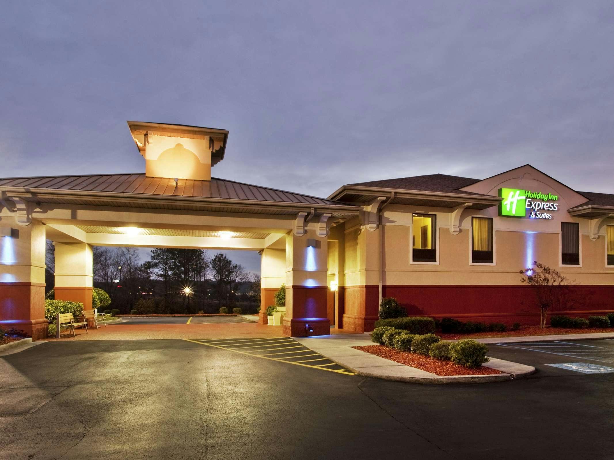 Holiday Inn Express Hotel & Suites Calhoun