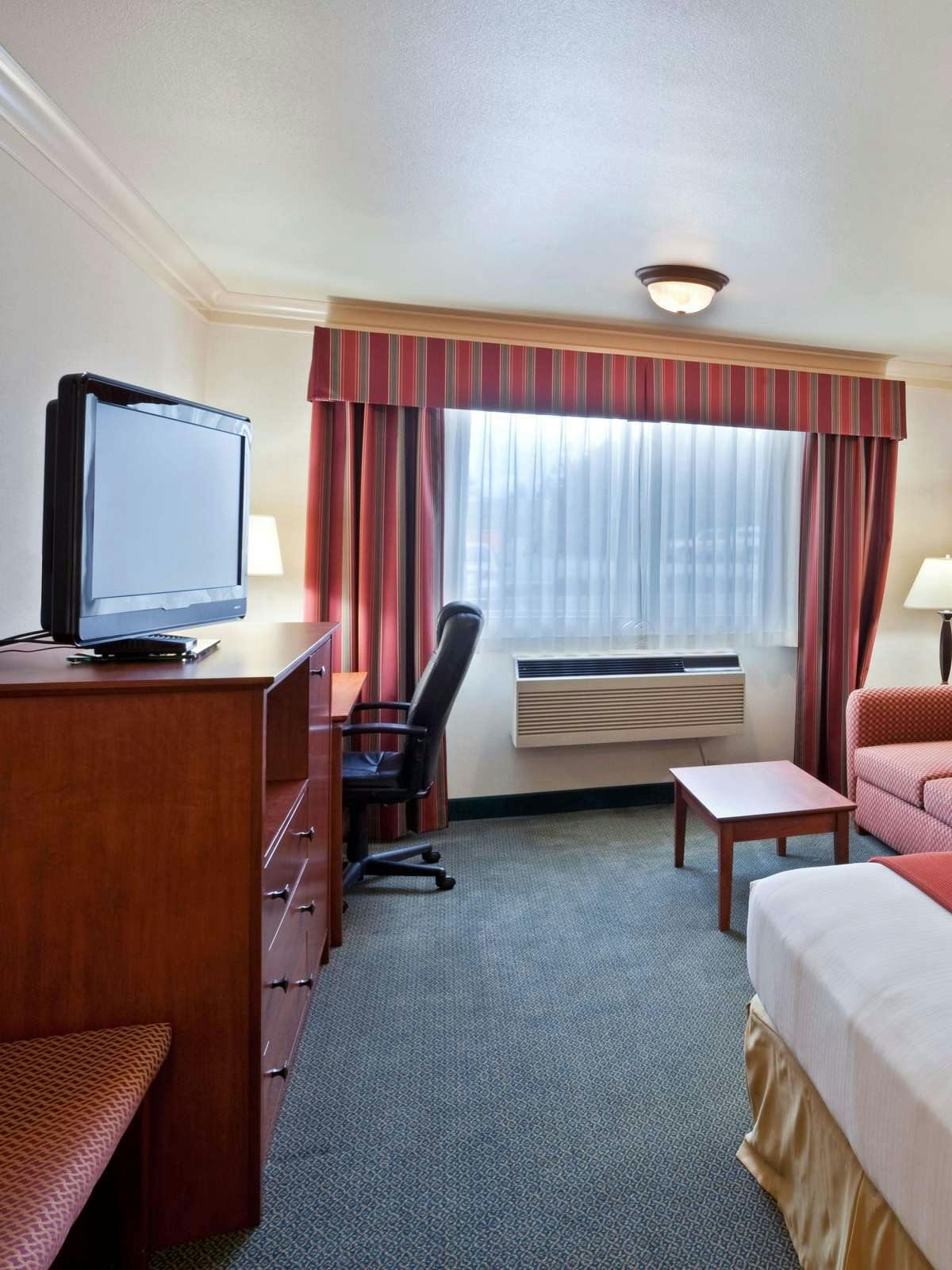 Hotel Holiday Inn Express Hotel & Suites Burlington photo 2