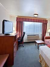 Hotel Holiday Inn Express Hotel & Suites Burlington photo 2