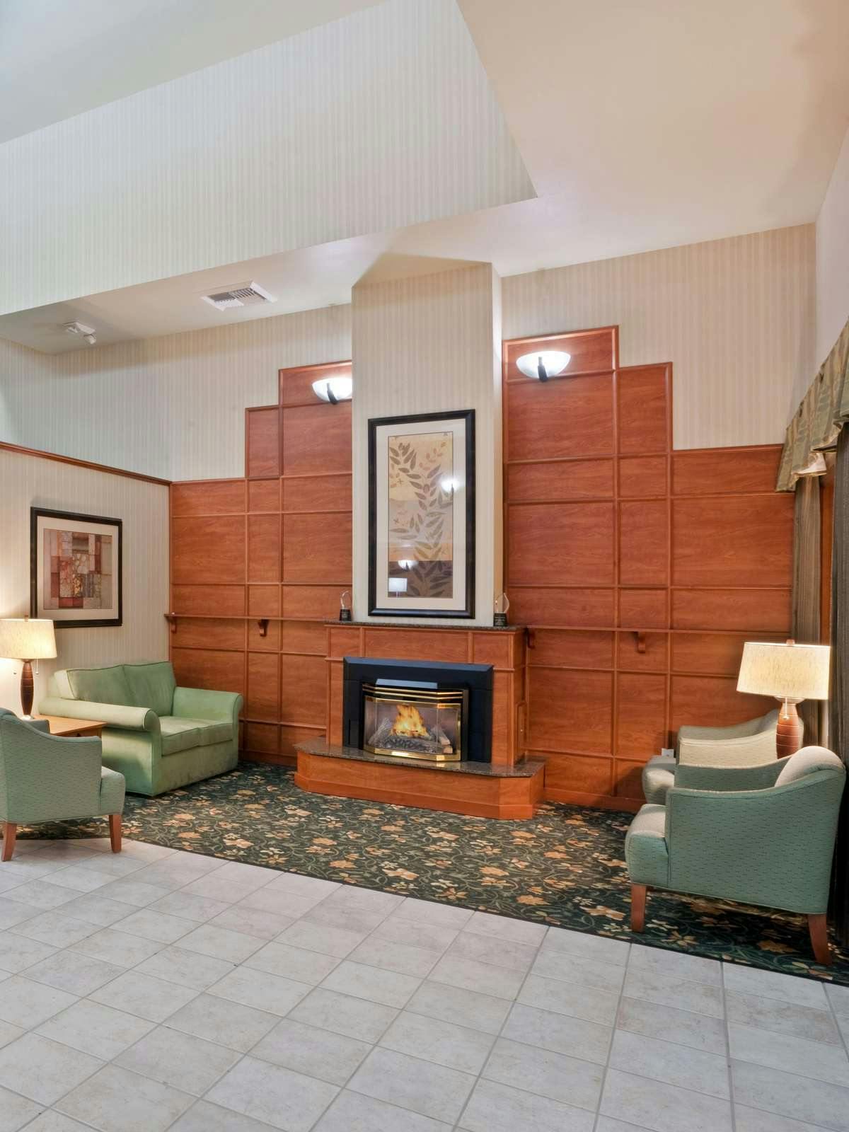 Hotel Holiday Inn Express Hotel & Suites Burlington photo 3