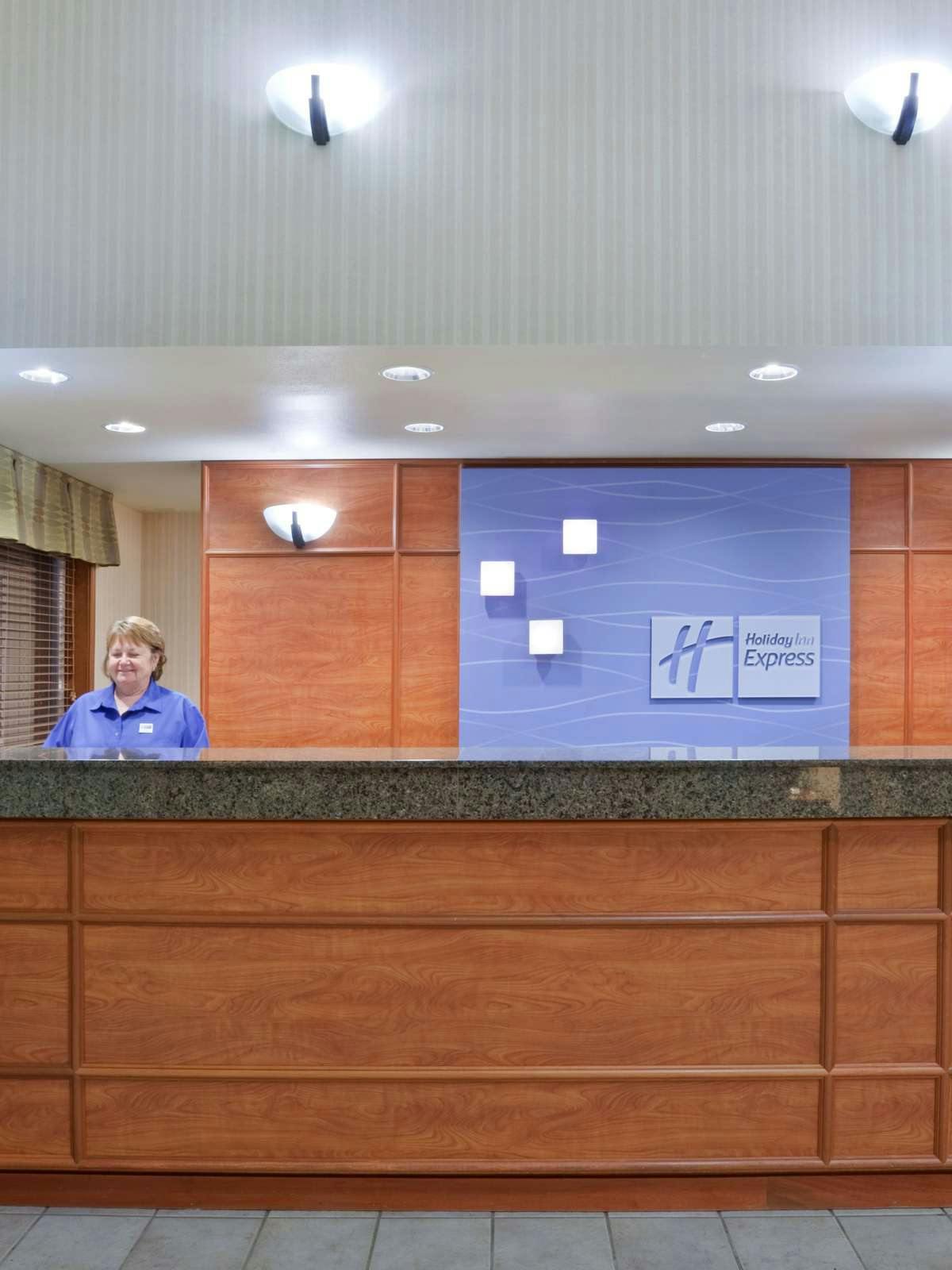 Hotel Holiday Inn Express Hotel & Suites Burlington photo 4