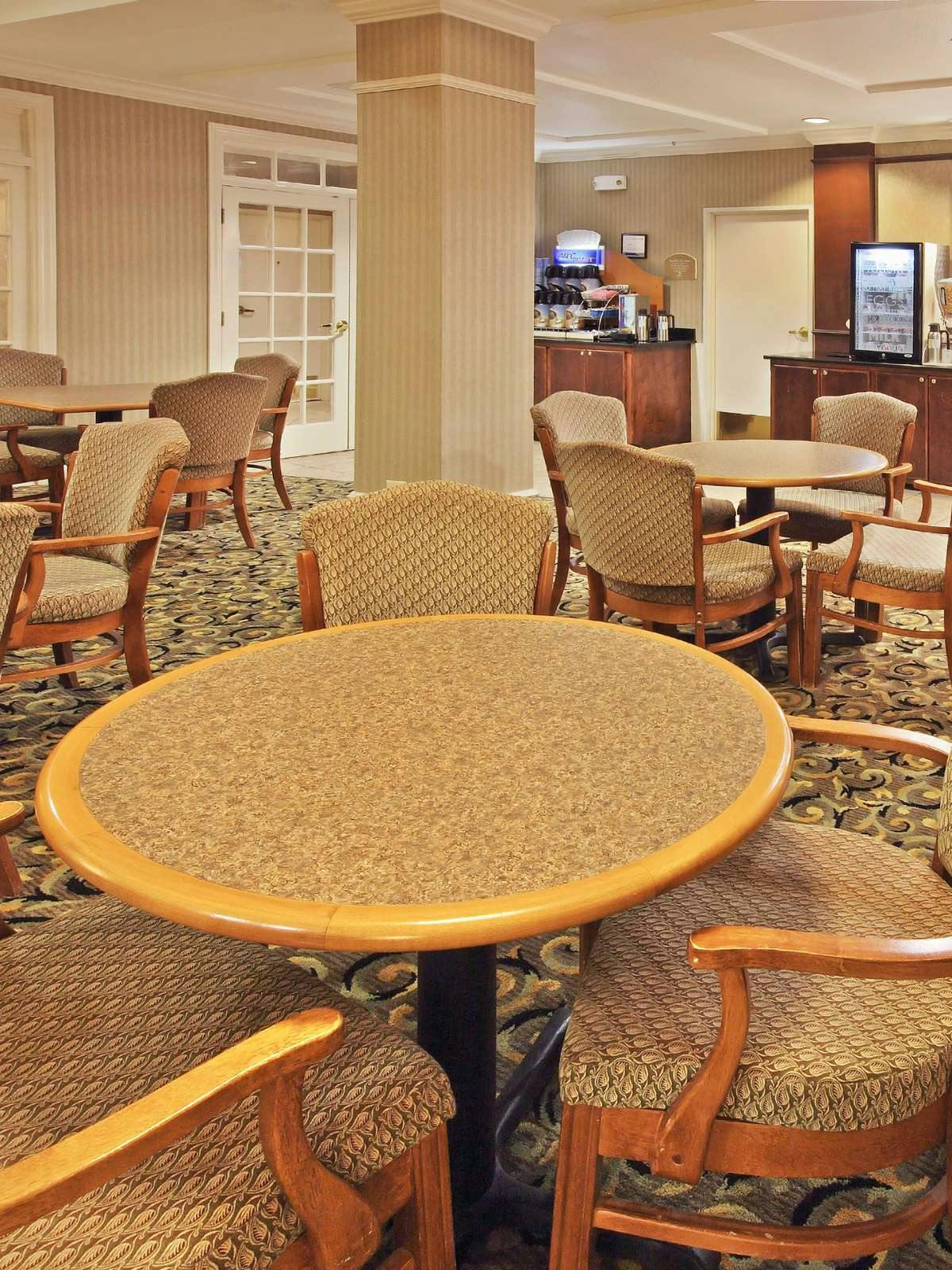 Hotel Holiday Inn Express Hotel & Suites Camden photo 5