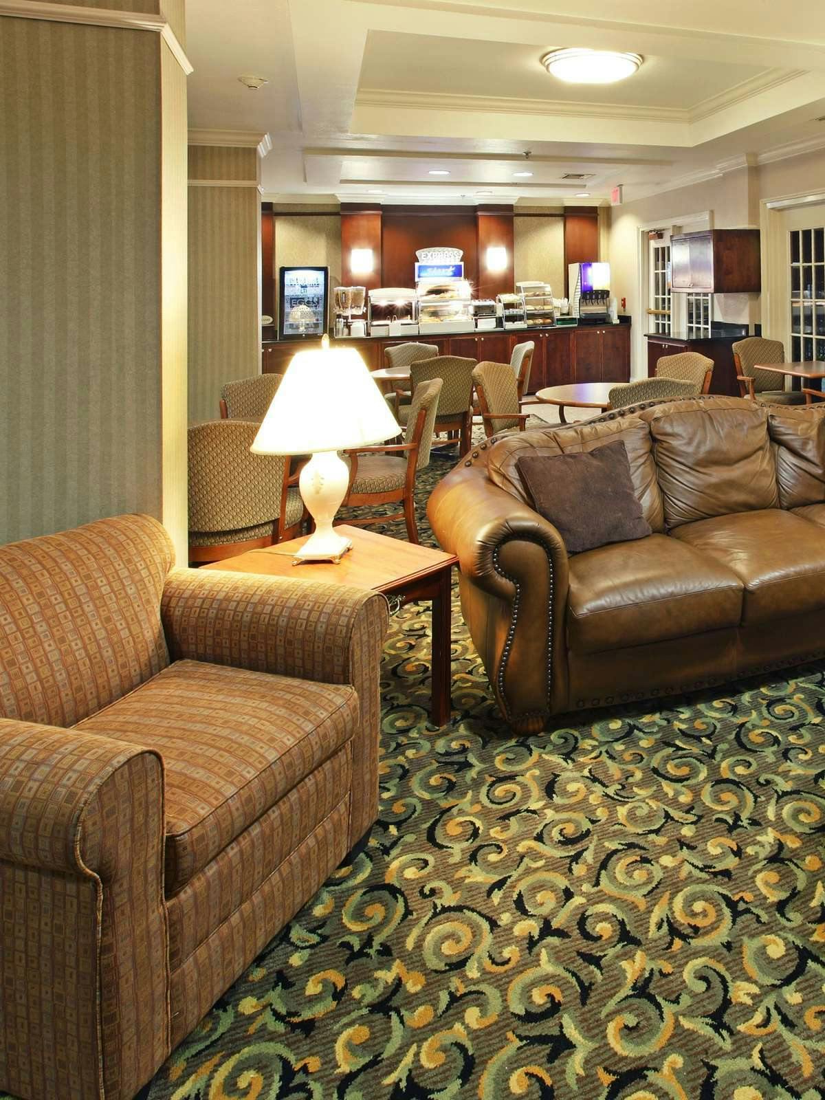 Hotel Holiday Inn Express Hotel & Suites Camden photo 3