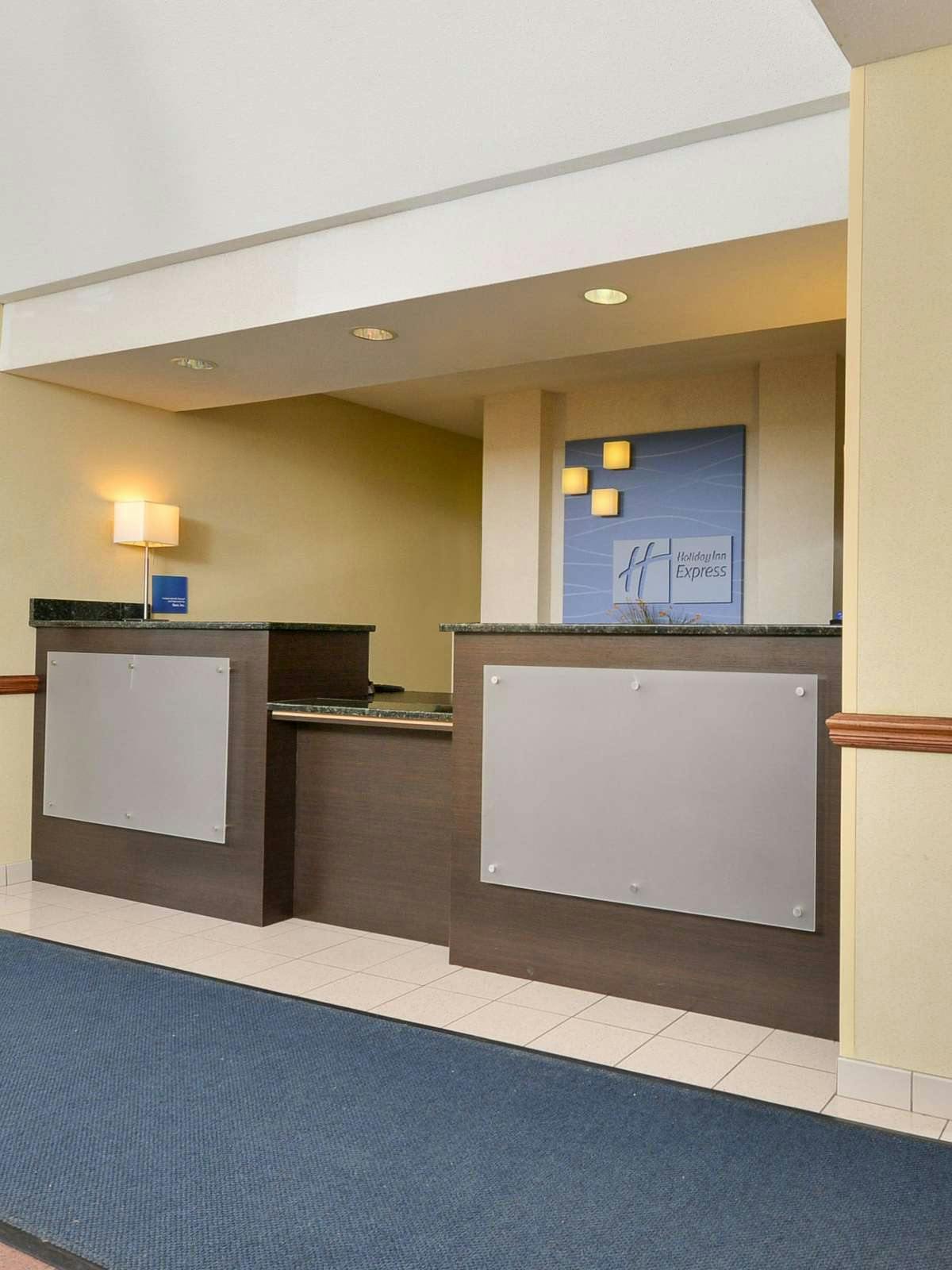 Hotel Holiday Inn Express Hotel & Suites Burlington photo 5