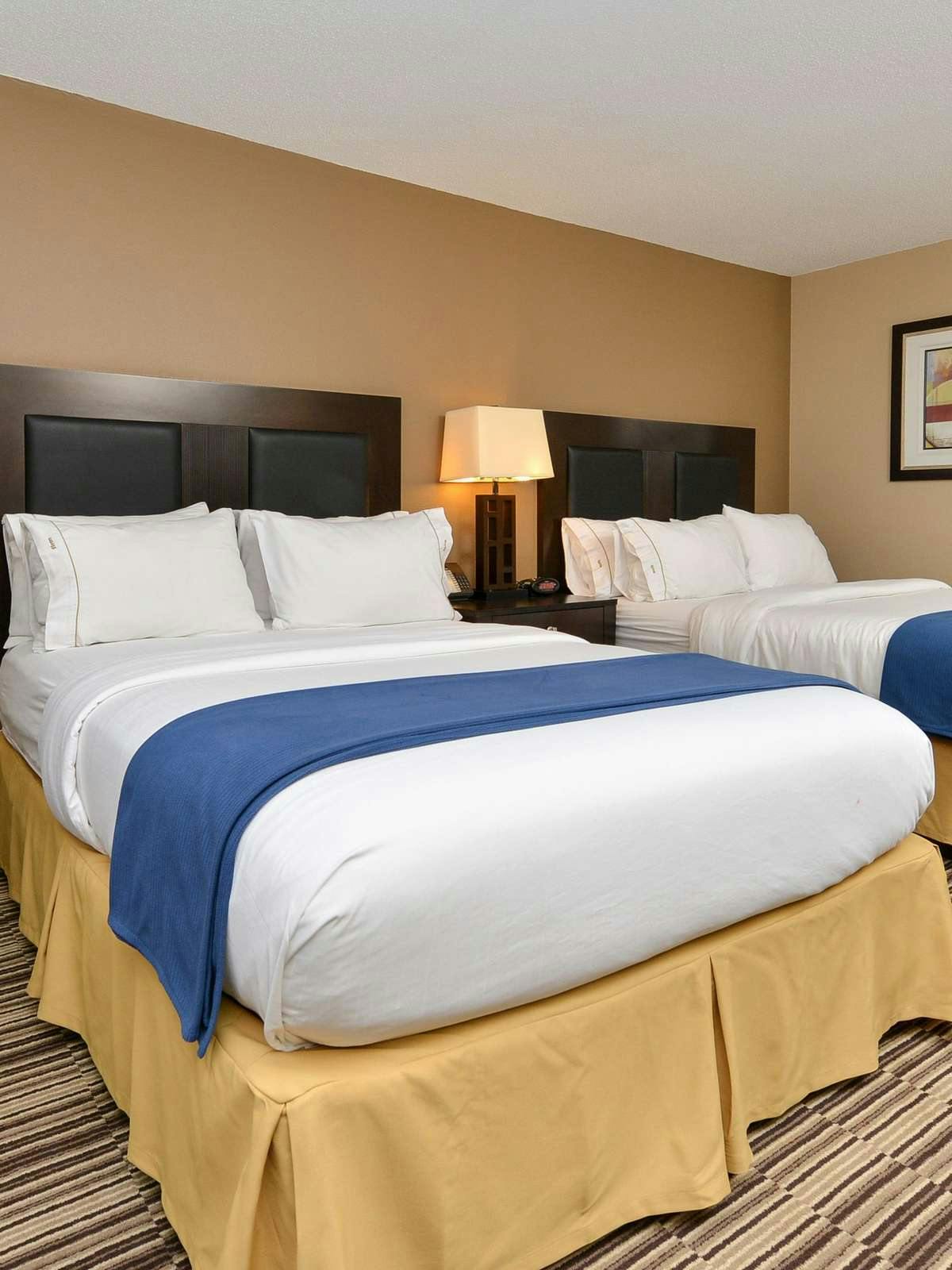 Hotel Holiday Inn Express Hotel & Suites Burlington photo 1