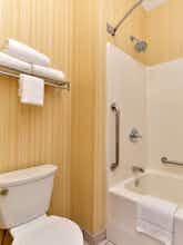 Hotel Holiday Inn Express Hotel & Suites Burlington photo 3