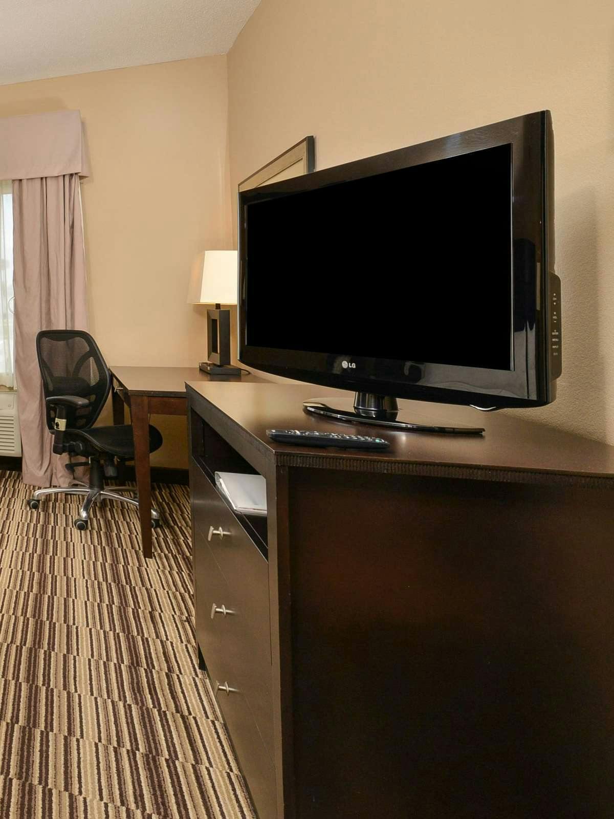 Hotel Holiday Inn Express Hotel & Suites Burlington photo 2