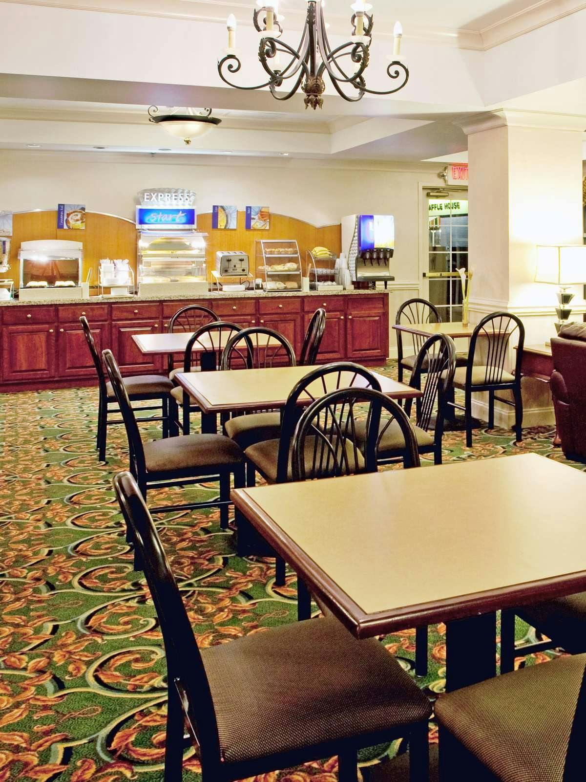 Hotel Holiday Inn Express Hotel & Suites Camden photo 5