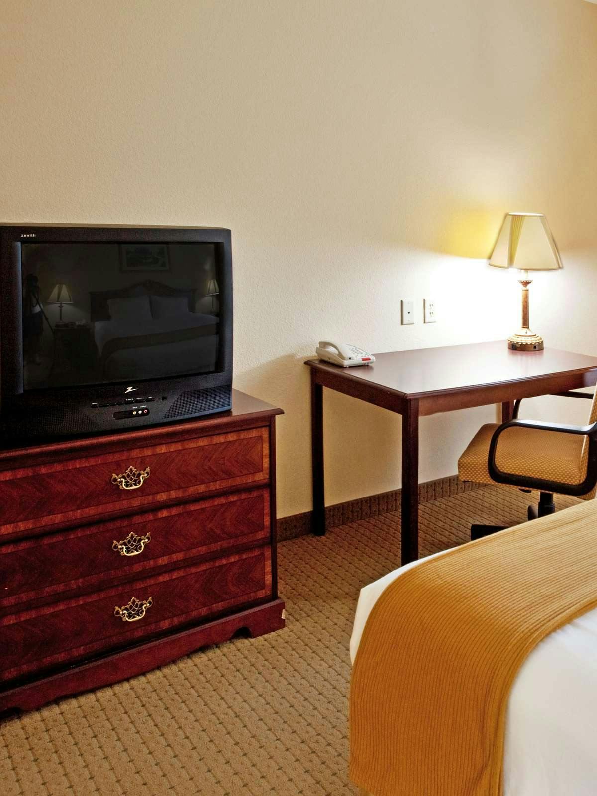 Hotel Holiday Inn Express Hotel & Suites Camden photo 2