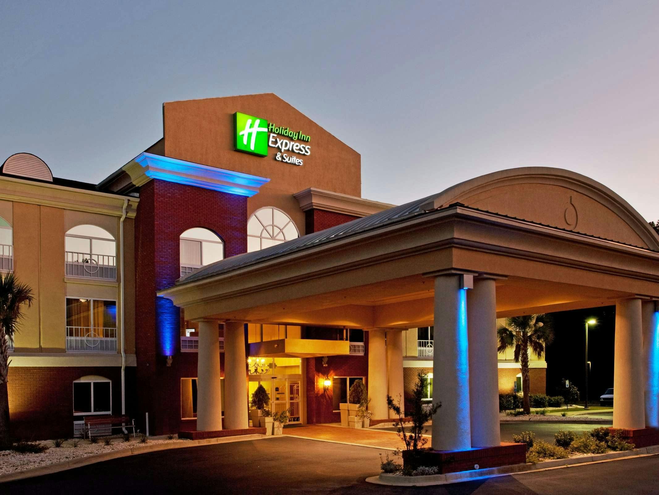 Holiday Inn Express Hotel & Suites Camden