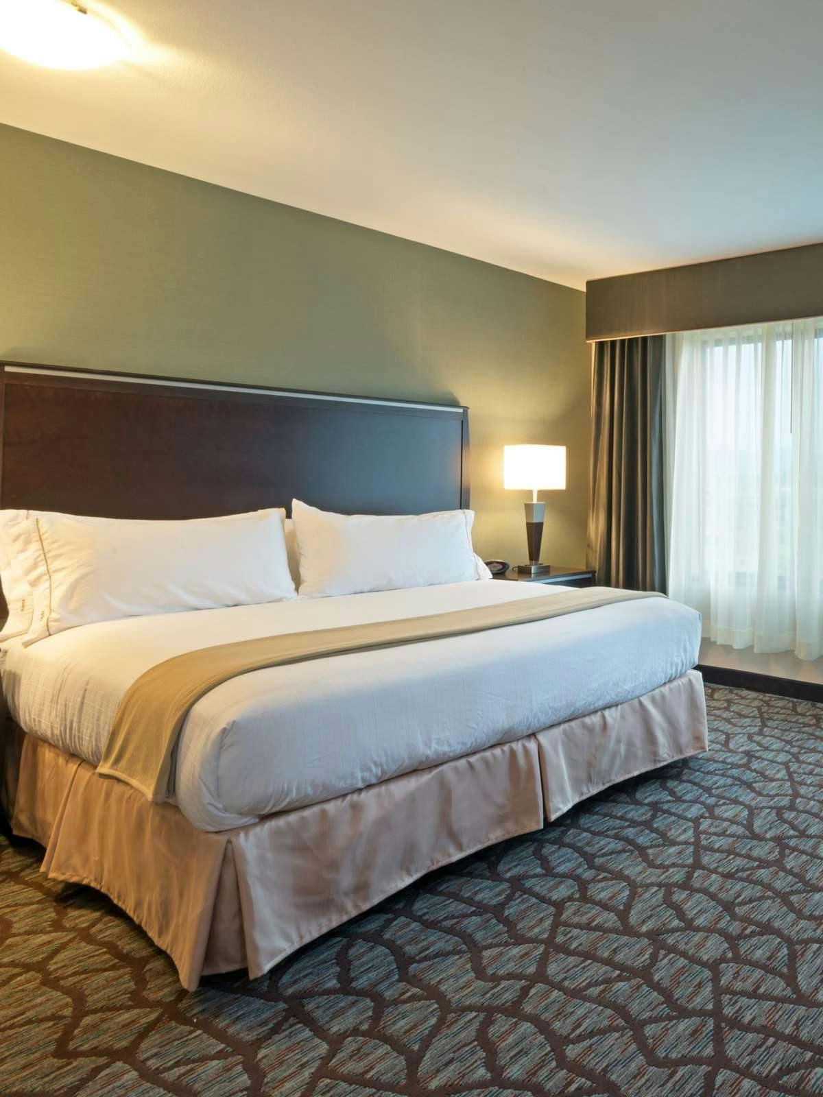 Hotel Holiday Inn Express Hotel & Suites Butte photo 1