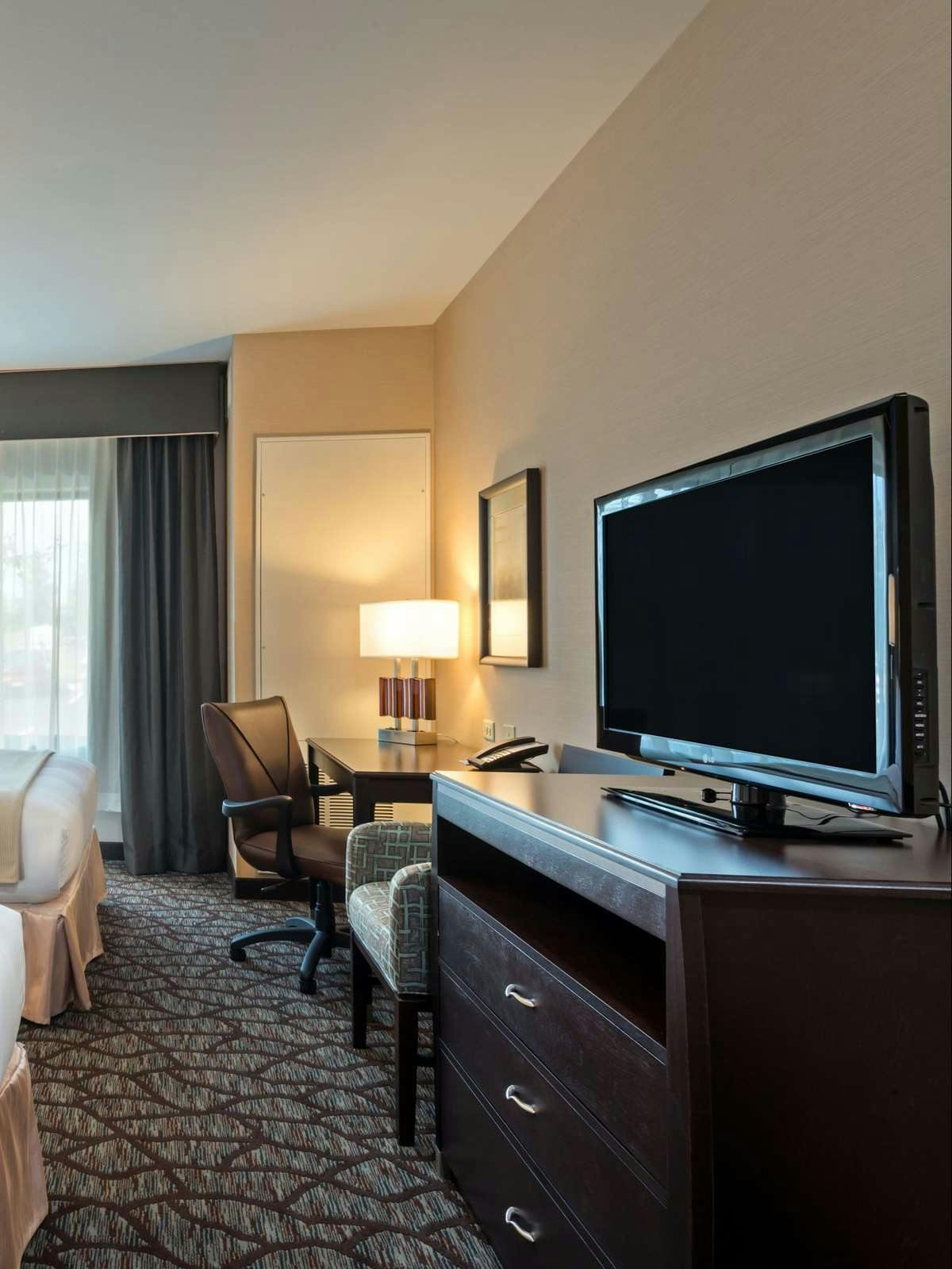 Hotel Holiday Inn Express Hotel & Suites Butte photo 2