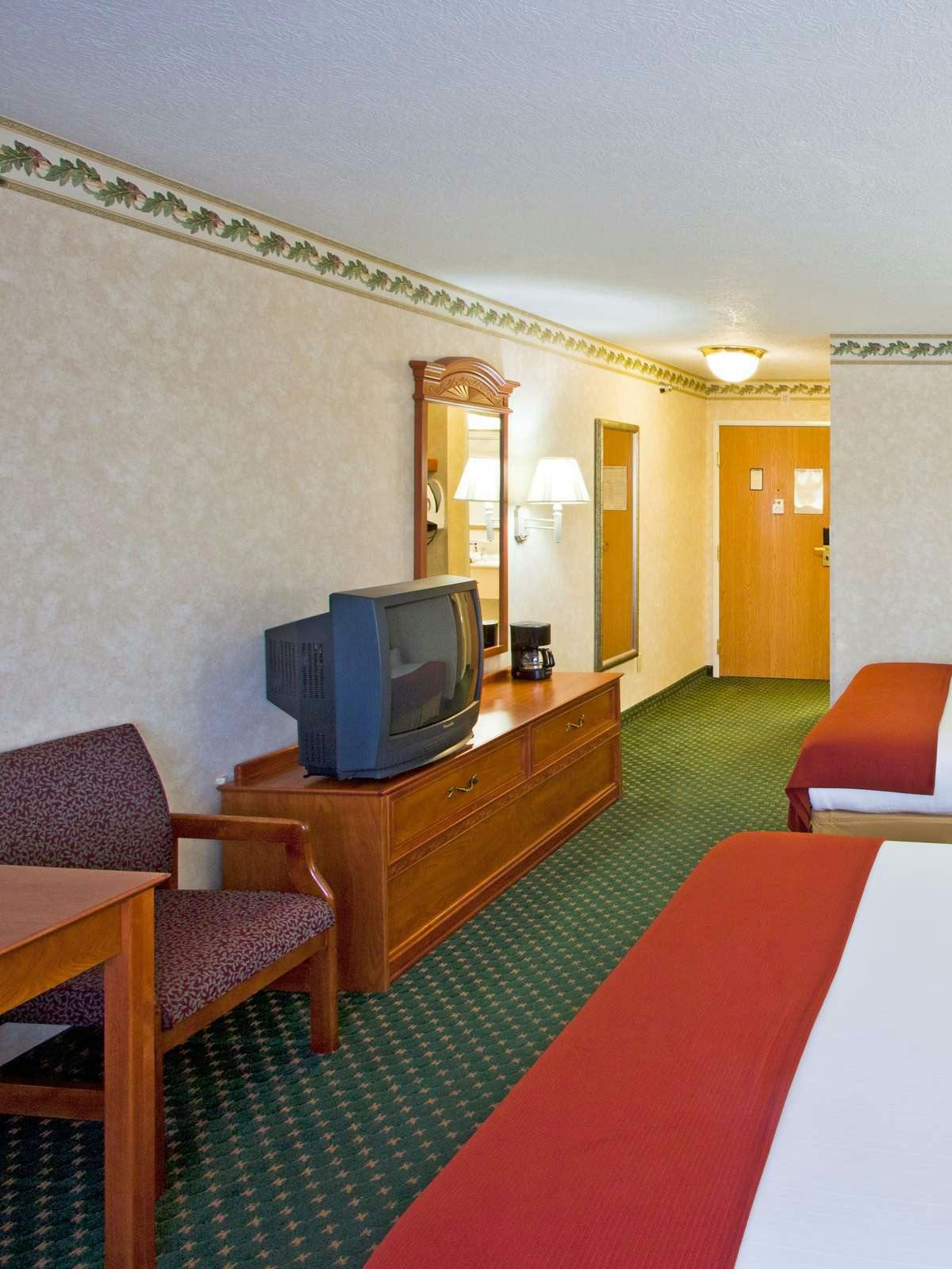 Hotel Holiday Inn Express Hotel & Suites Charlotte photo 2