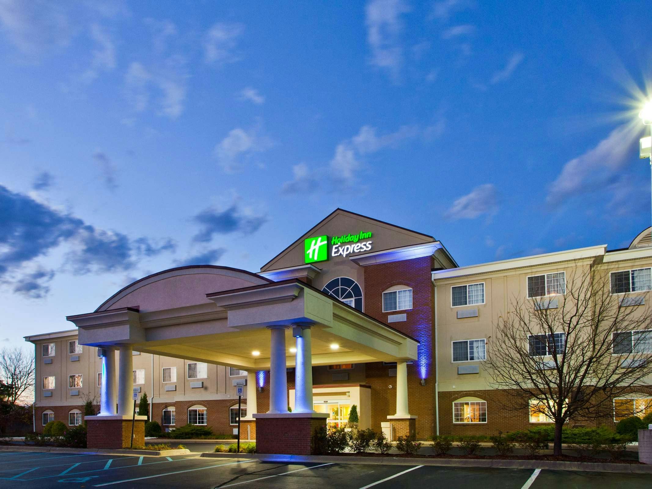 Holiday Inn Express Hotel & Suites Charlotte