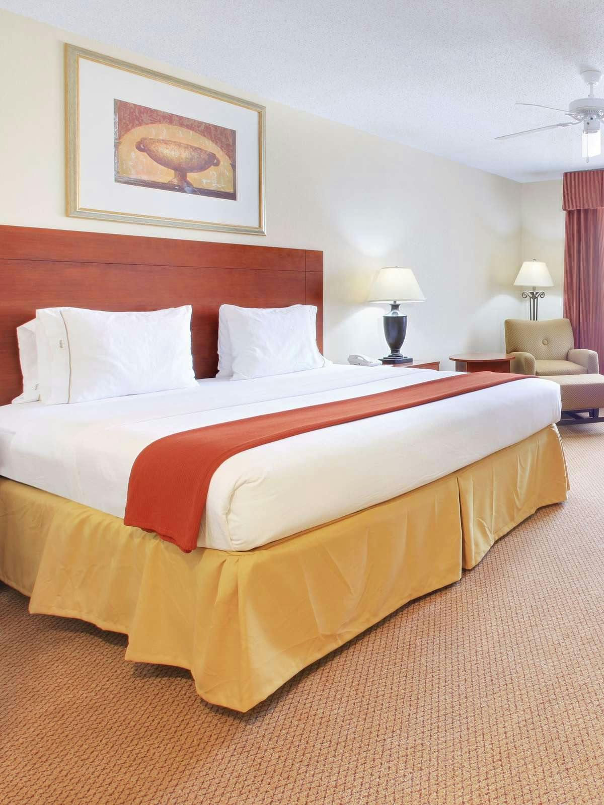 Hotel Holiday Inn Express Hotel & Suites Canton photo 1