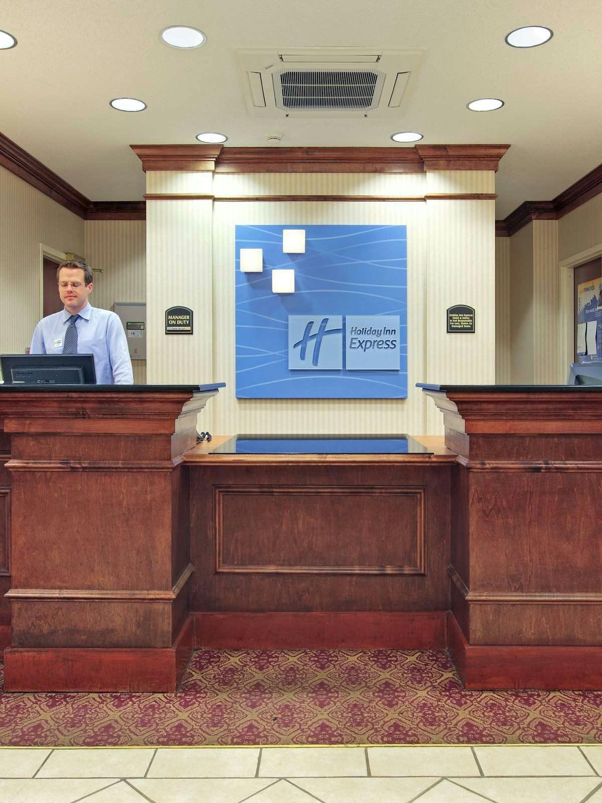 Hotel Holiday Inn Express Hotel & Suites Canton photo 4