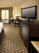 Hotel Holiday Inn Express Hotel & Suites Denton photo 3