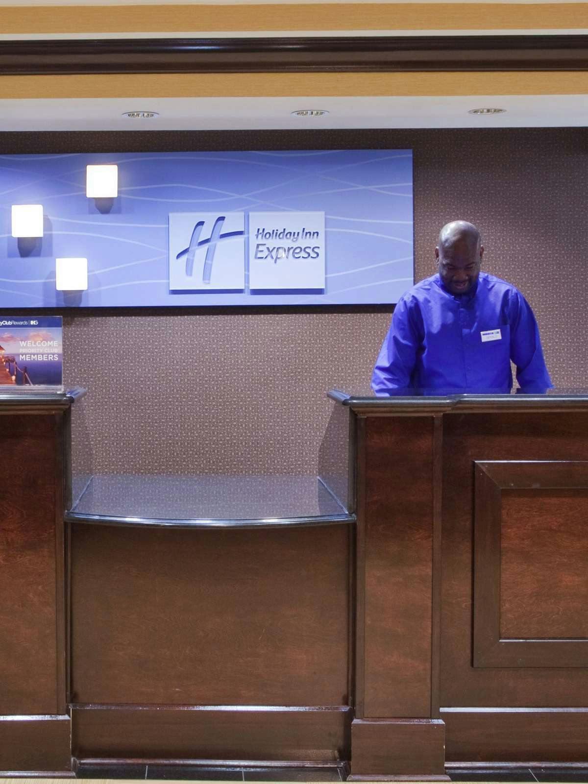 Hotel Holiday Inn Express Hotel & Suites Charlotte I-85 photo 3