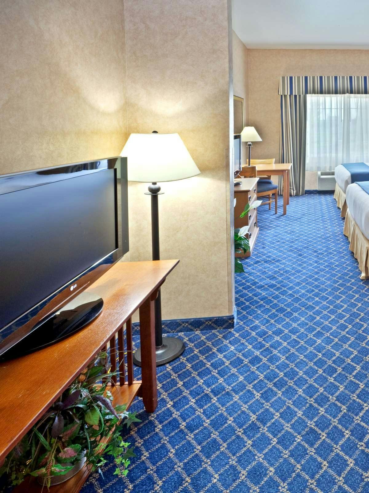 Hotel Holiday Inn Express Hotel & Suites Cheney photo 2