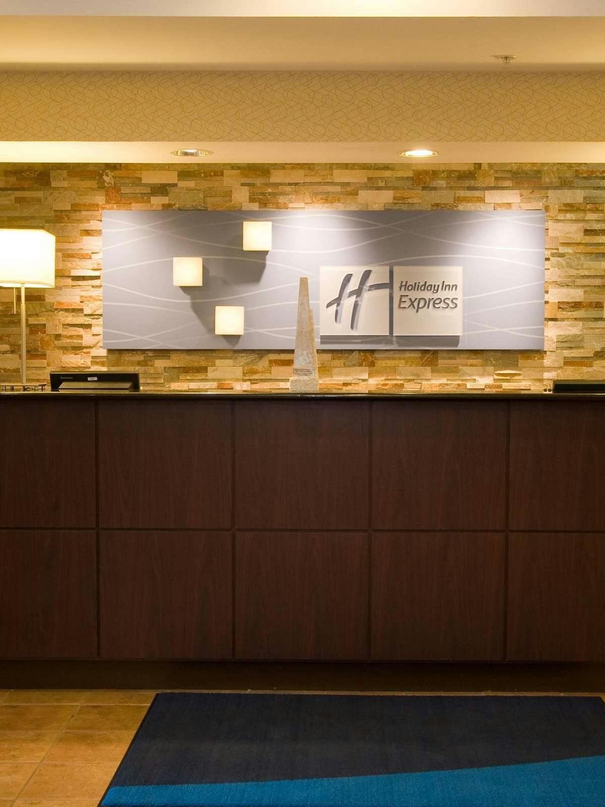Hotel Holiday Inn Express Hotel & Suites Chicago Algonquin photo 5