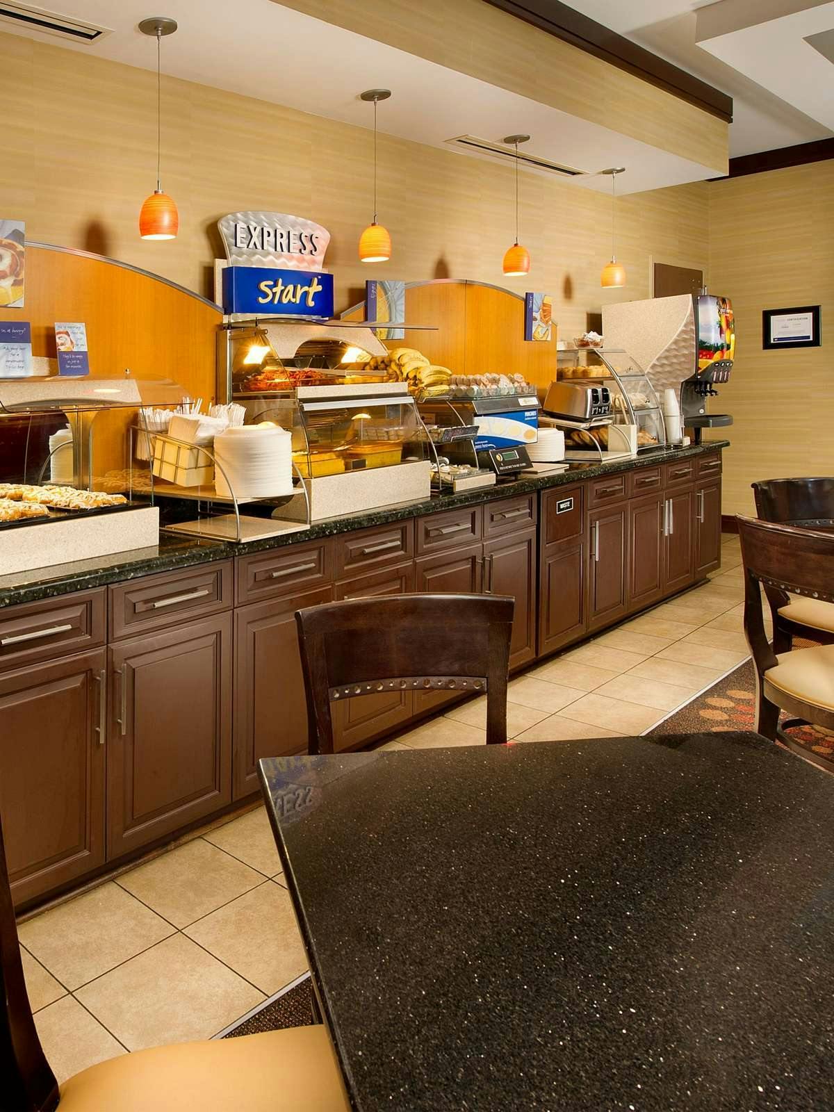 Hotel Holiday Inn Express Hotel & Suites Chattanooga Downtown photo 4