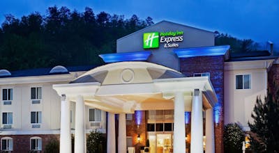 Holiday Inn Express Hotel & Suites Cherokee Casino