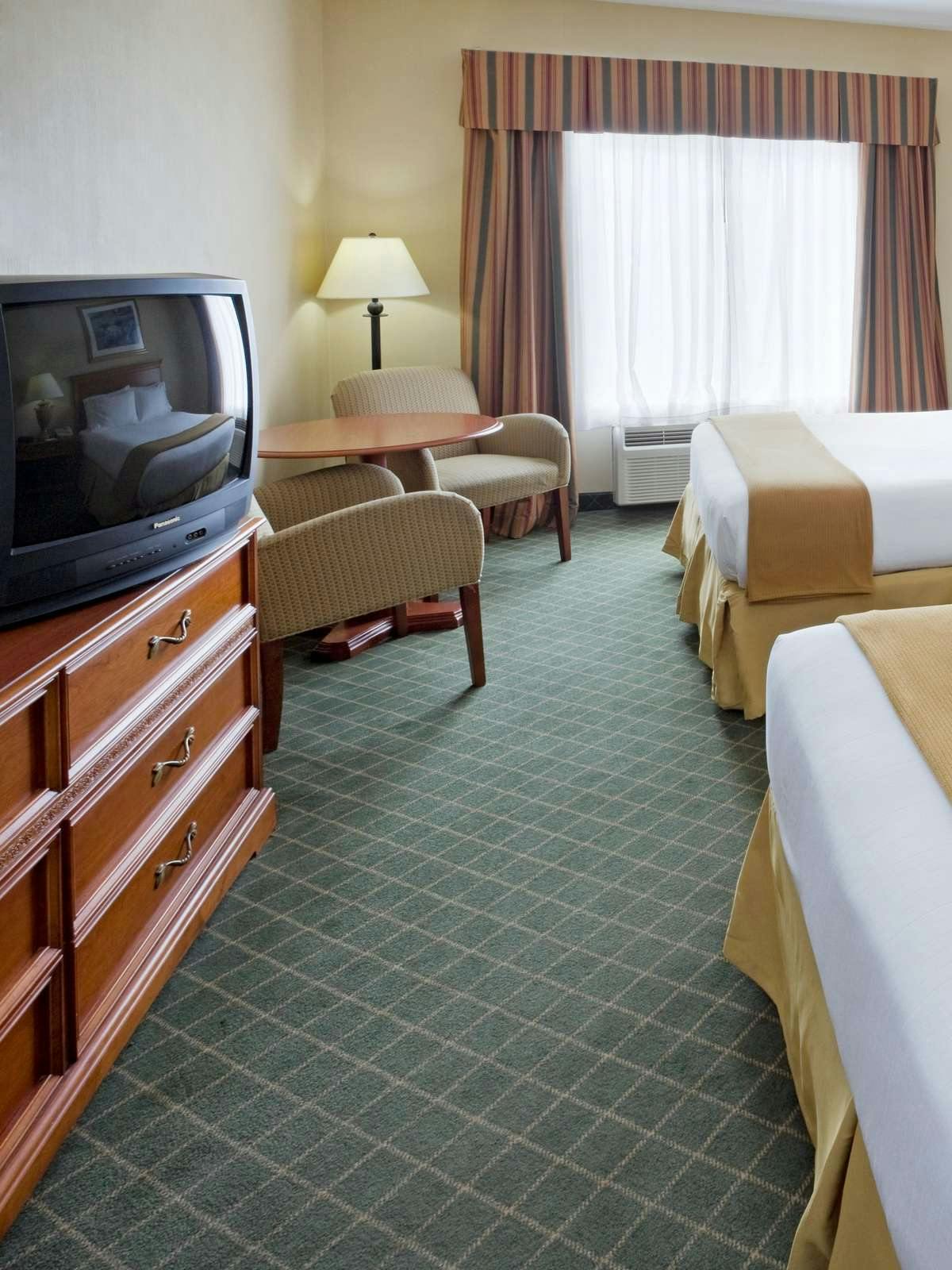 Hotel Holiday Inn Express Hotel & Suites Chester photo 2