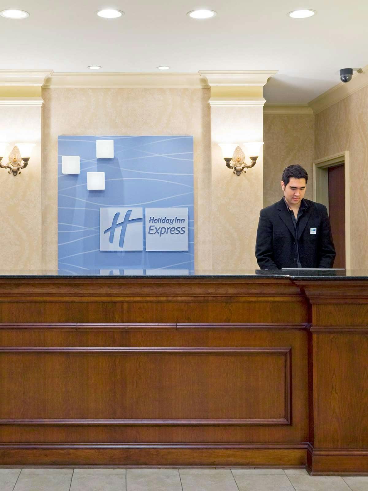 Hotel Holiday Inn Express Hotel & Suites Chester photo 3