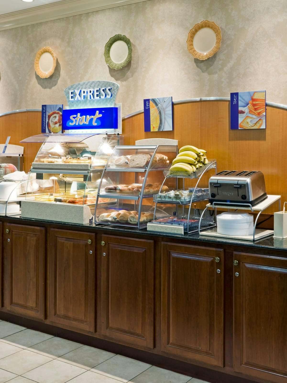 Hotel Holiday Inn Express Hotel & Suites Chester photo 4