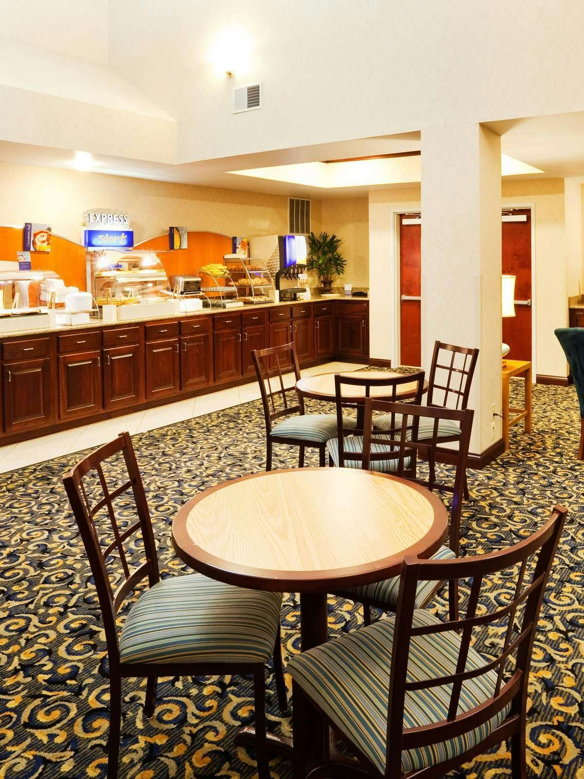 Hotel Holiday Inn Express Hotel & Suites Cincinnati Se Newport photo 4