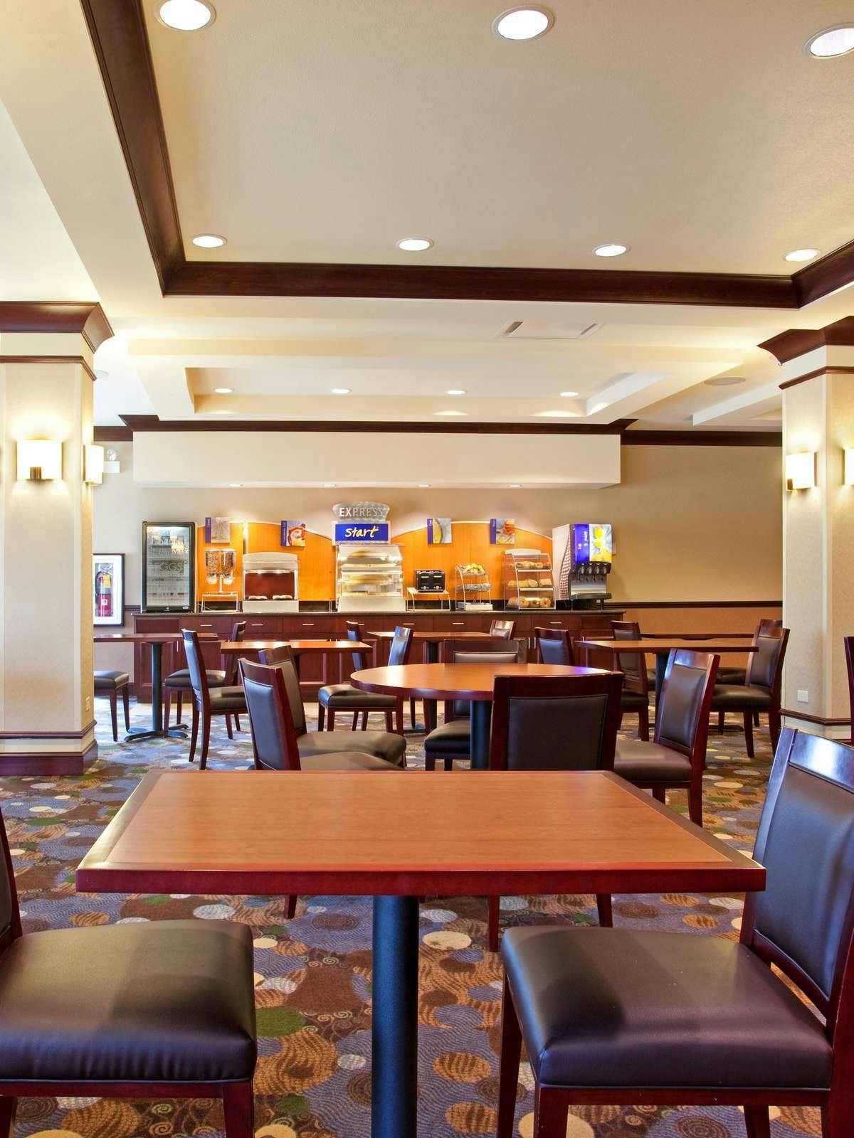 Hotel Holiday Inn Express Hotel & Suites Chicago West photo 4