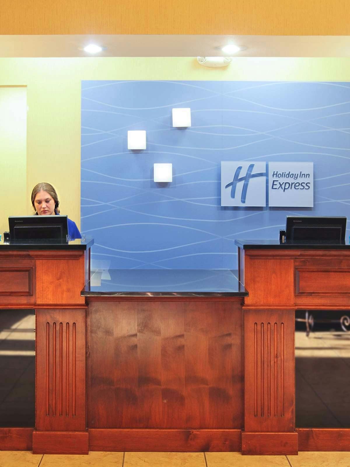 Hotel Holiday Inn Express Hotel & Suites Clarksville photo 5