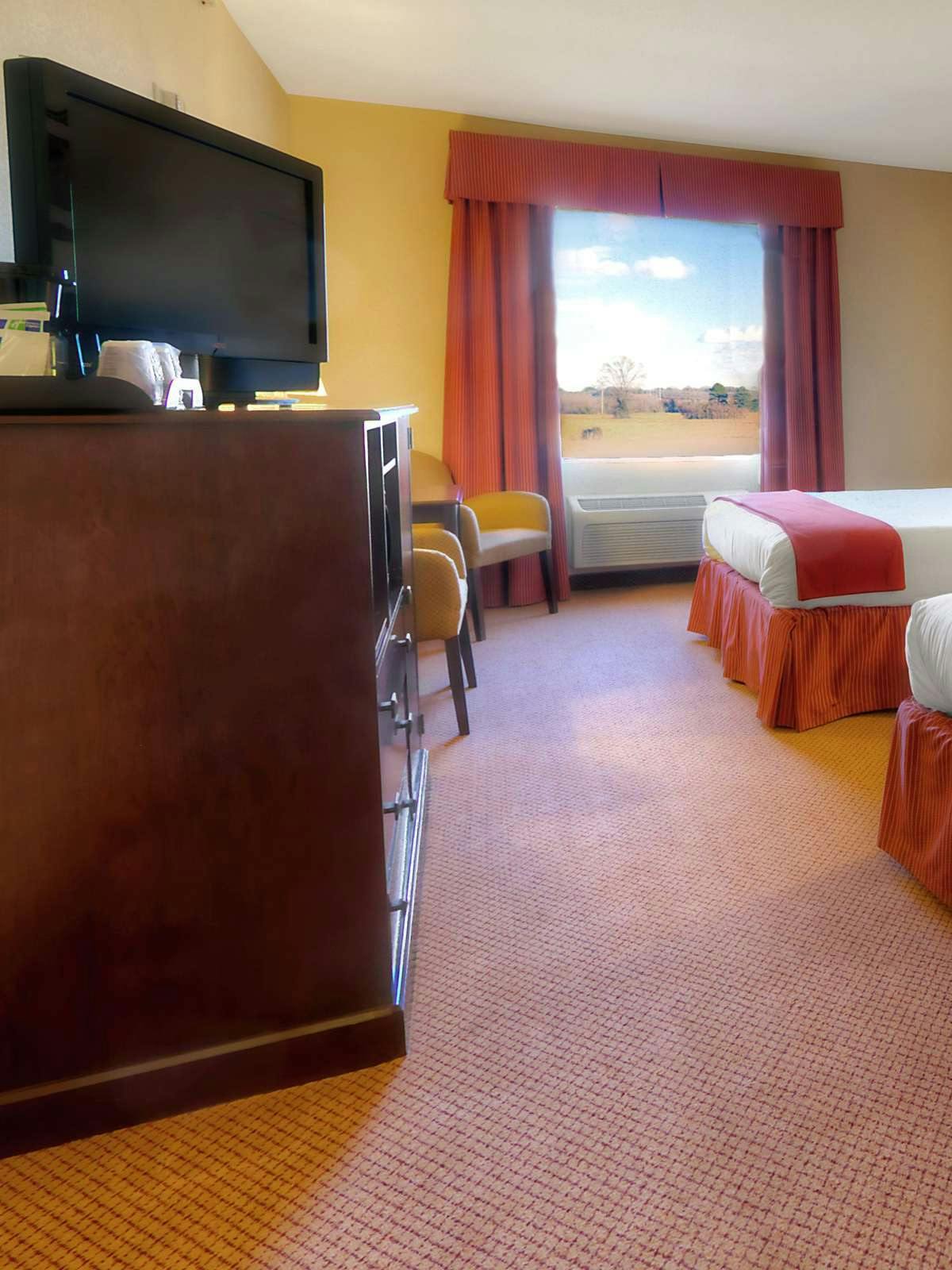 Hotel Holiday Inn Express Hotel & Suites Clarksville photo 3