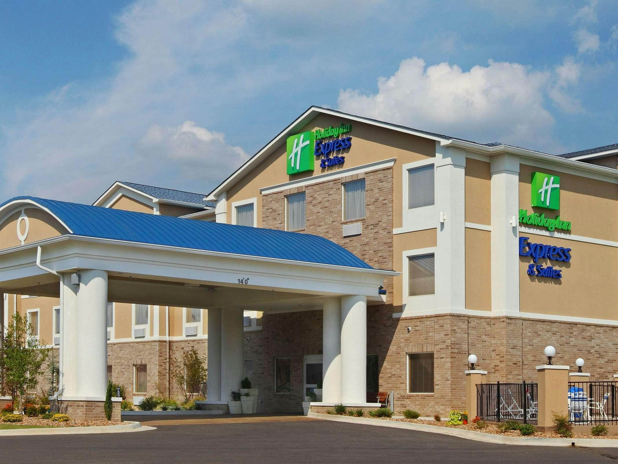 Holiday Inn Express Hotel & Suites Clarksville