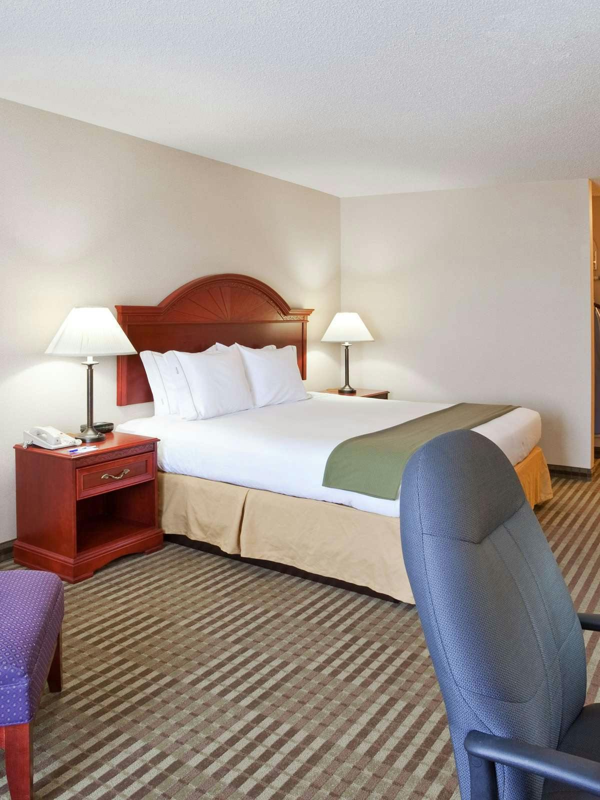 Hotel Holiday Inn Express Hotel & Suites Circleville photo 1