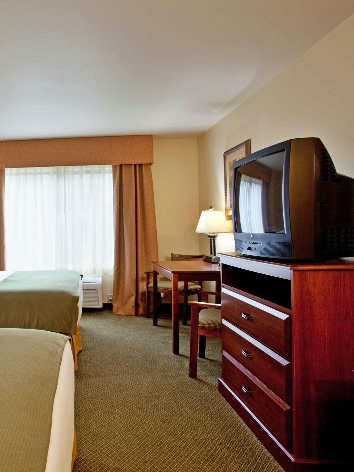 Hotel Holiday Inn Express Hotel & Suites Claypool Hill photo 2