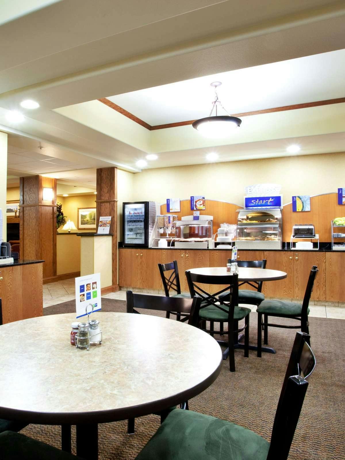 Hotel Holiday Inn Express Hotel & Suites Claypool Hill photo 5