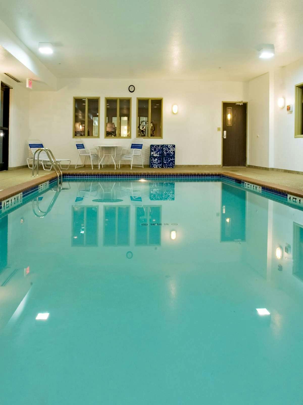 Hotel Holiday Inn Express Hotel & Suites Childress photo 5