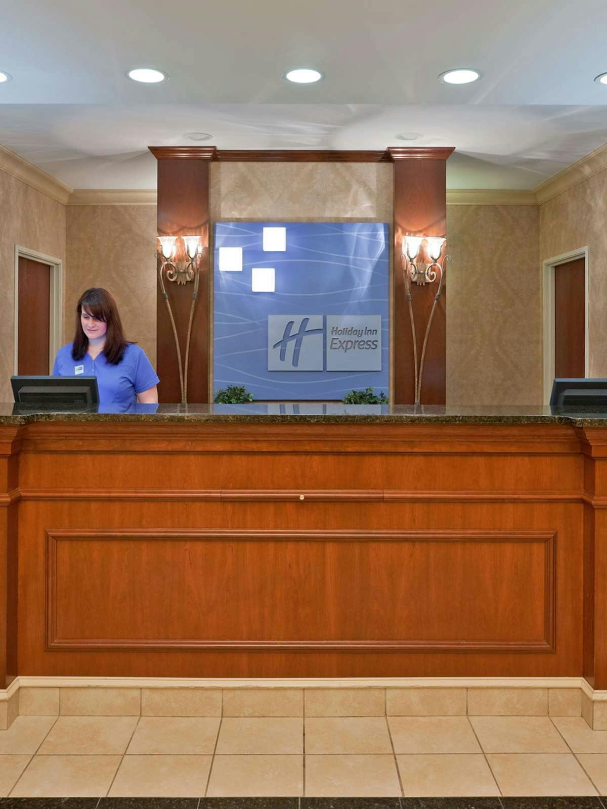 Hotel Holiday Inn Express Hotel & Suites Clifton Park photo 3