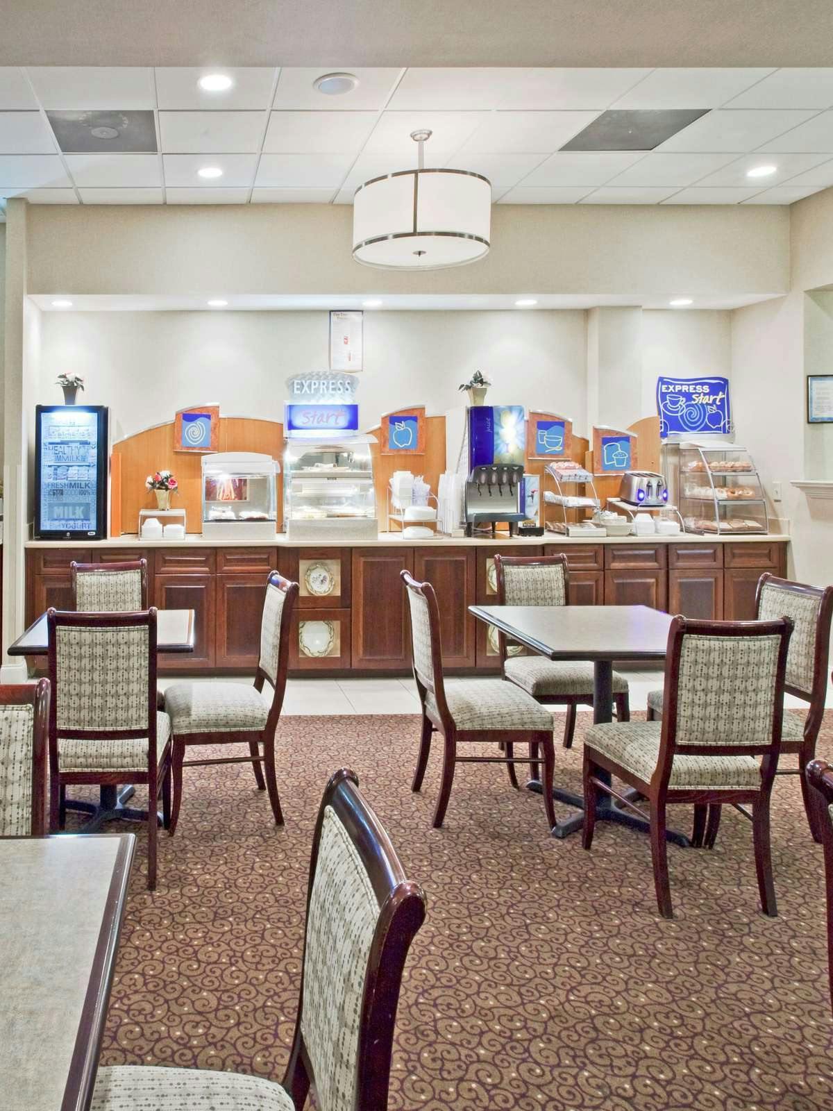 Hotel Holiday Inn Express Hotel & Suites Clearwater/US 19 N photo 5