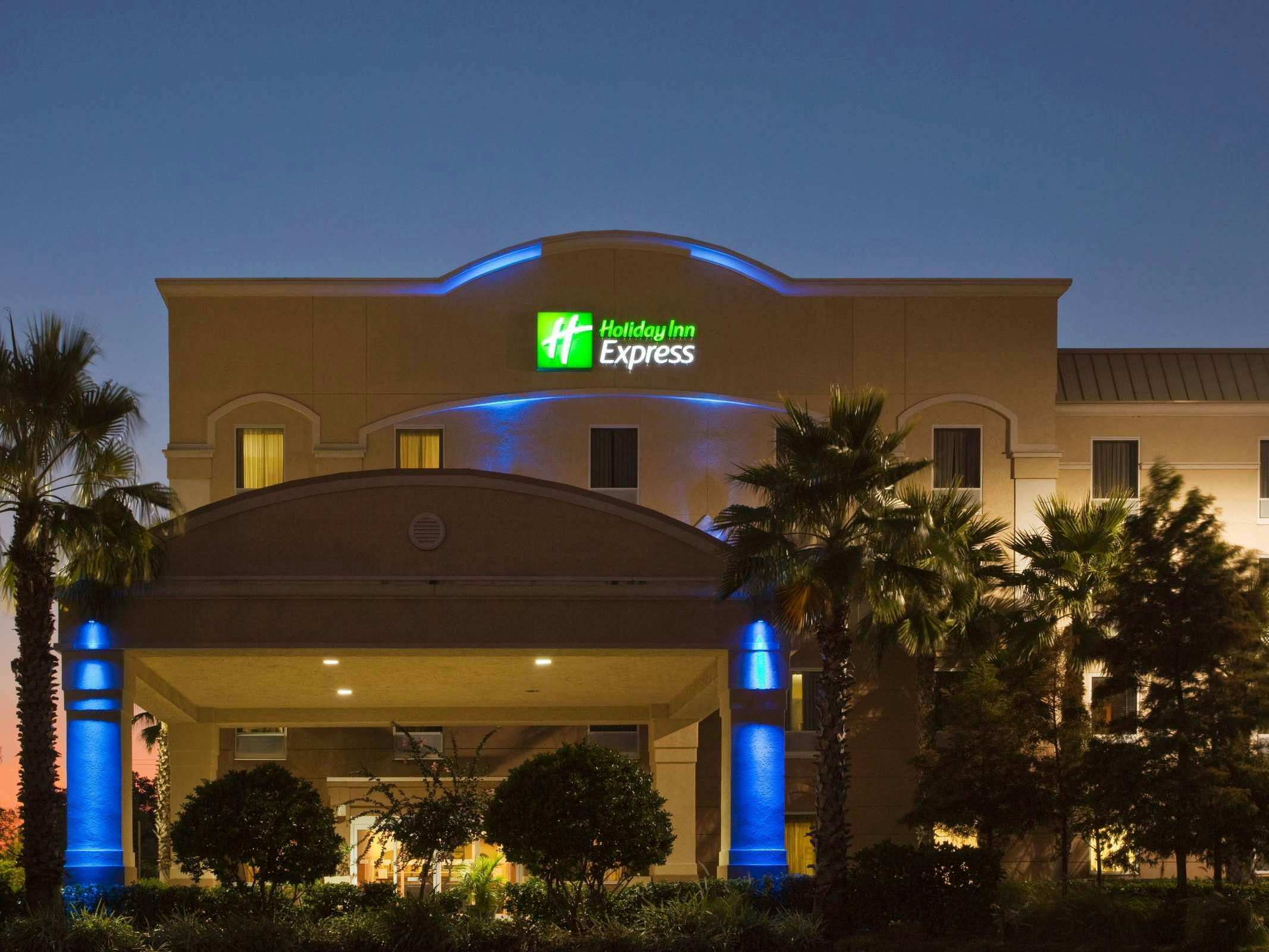 Holiday Inn Express Hotel & Suites Clearwater/US 19 N