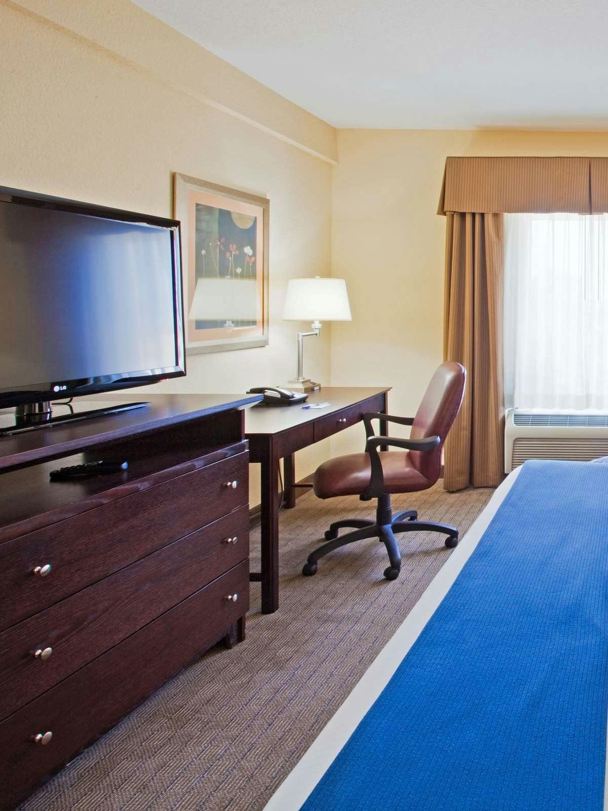 Hotel Holiday Inn Express Hotel & Suites Clearwater/US 19 N photo 2