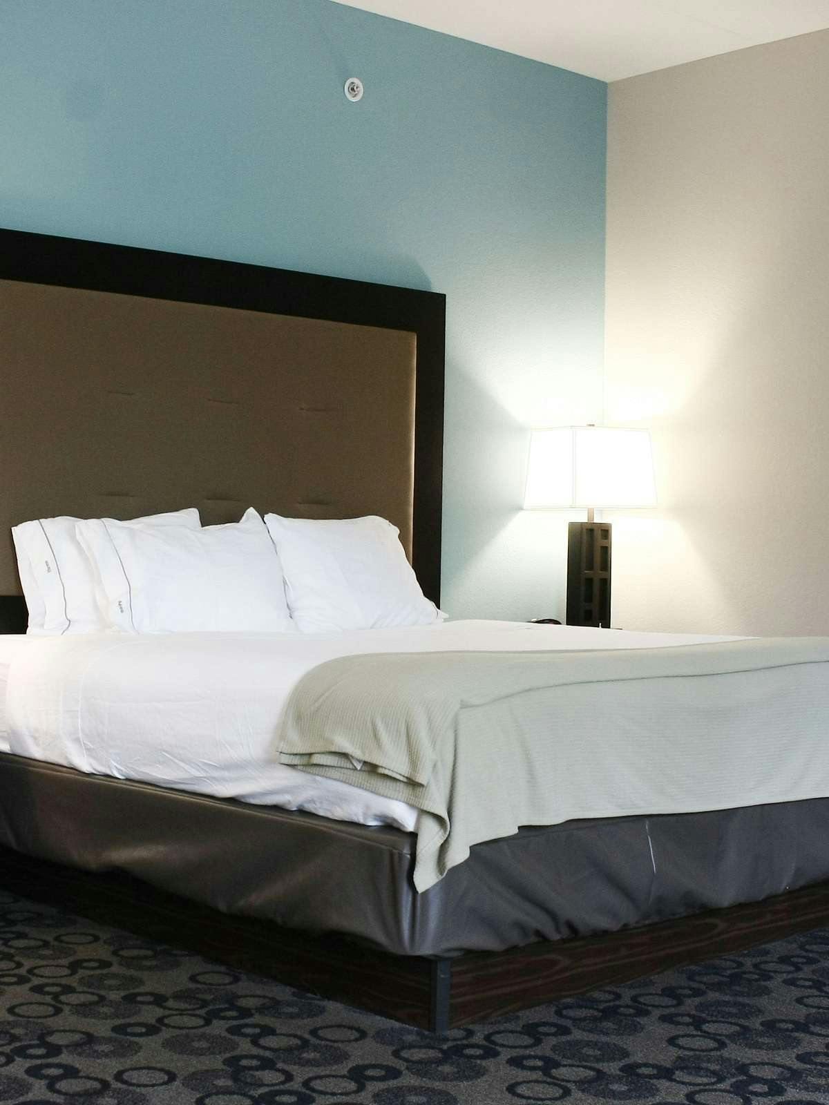 Hotel Holiday Inn Express Hotel & Suites Cleveland Northwest photo 1