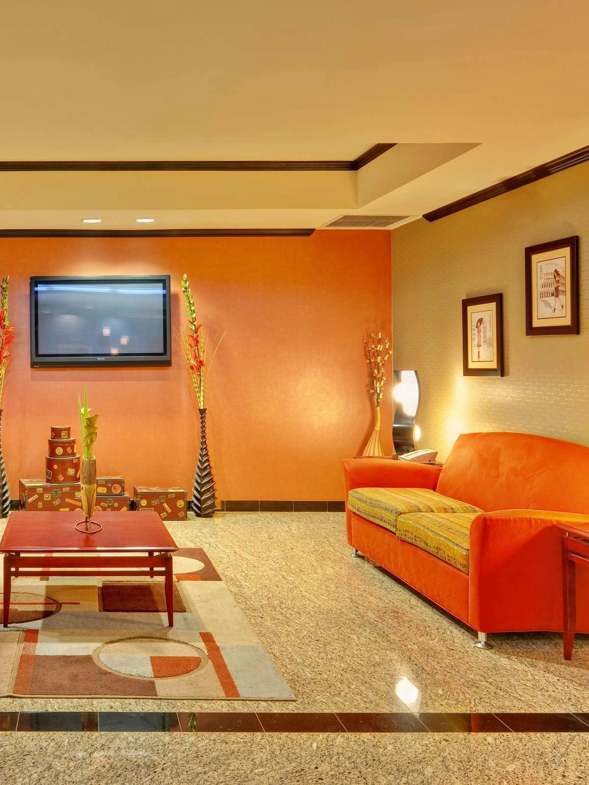 Hotel Holiday Inn Express Hotel & Suites Clinton photo 3